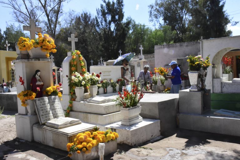 Cementerios municipales de Soledad se encuentren en óptimas condiciones
