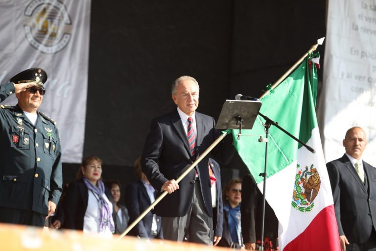 JM Carreras toma protesta de lealtad a la bandera de México