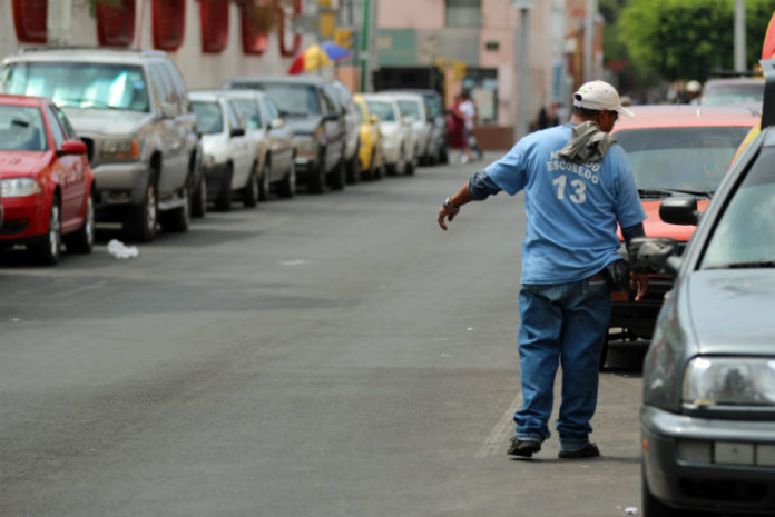 Centro Histórico desconoce de abusos de “franeleros” por estacionamiento