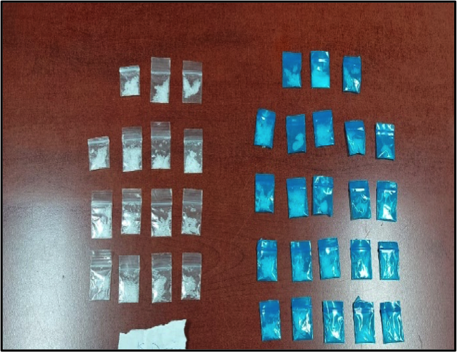 Policías metropolitanos aseguran 77 dosis de droga; hay ocho detenidos