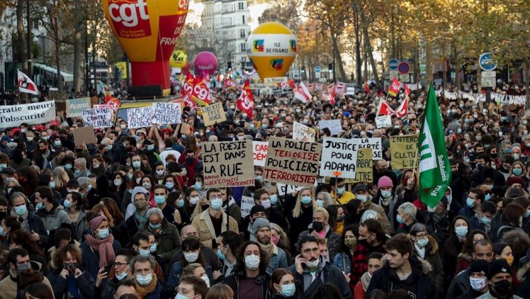 Miles protestan en Francia contra proyecto de ley que prohíbe grabar a policías