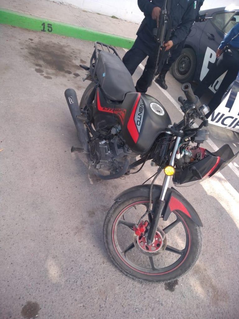 Policías Estatales de soledad detienen a persona con motocicleta robada