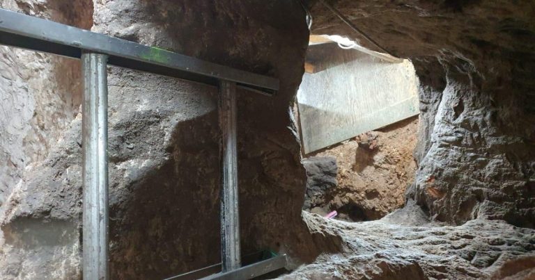 Delincuentes construyen túnel para robar bóveda de empresa de valores en Celaya