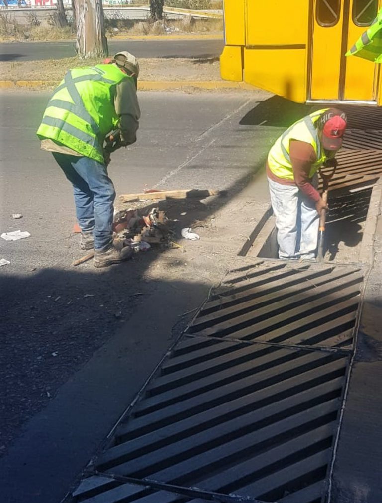 Ayuntamiento de Soledad efectúa limpieza de Drenajes