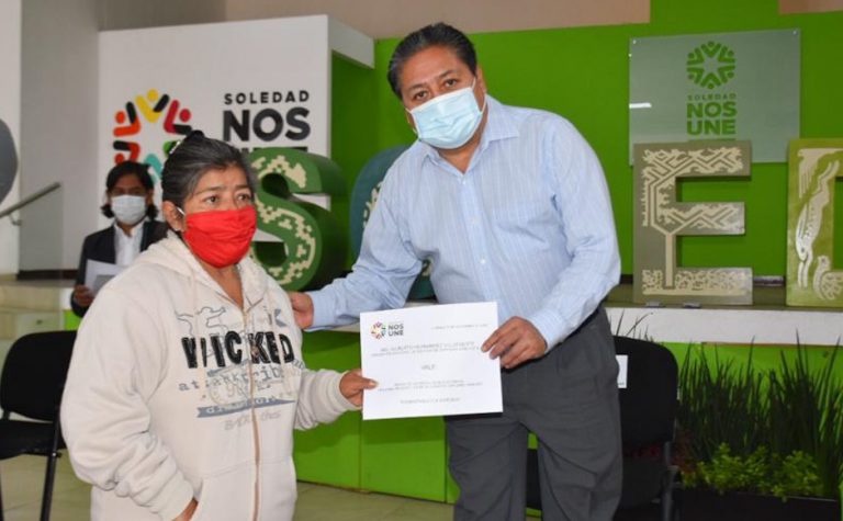 Alcalde de Soledad hizo entrega de vales para material a 50 familias