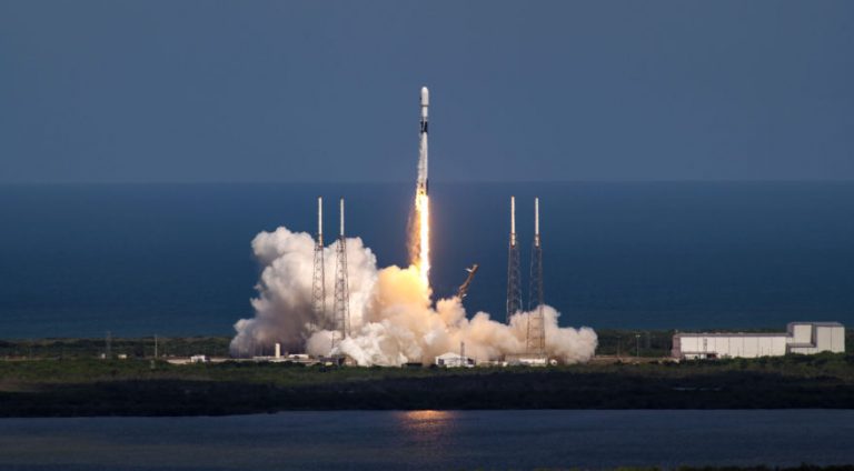 EEUU y Europa lanzan cohete SpaceX Falcon 9 con satélite para medir nivel del mar