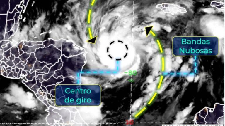 Eta se convierte en huracán a las costas de Quintana Roo