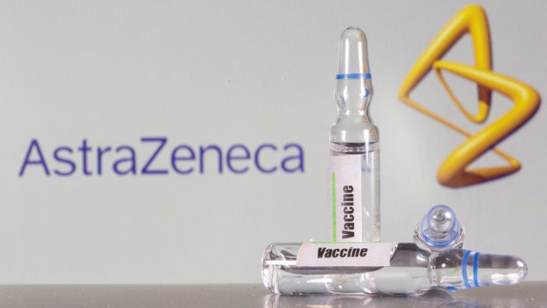 AstraZeneca estima distribuir vacuna contra COVID-19 a finales de marzo