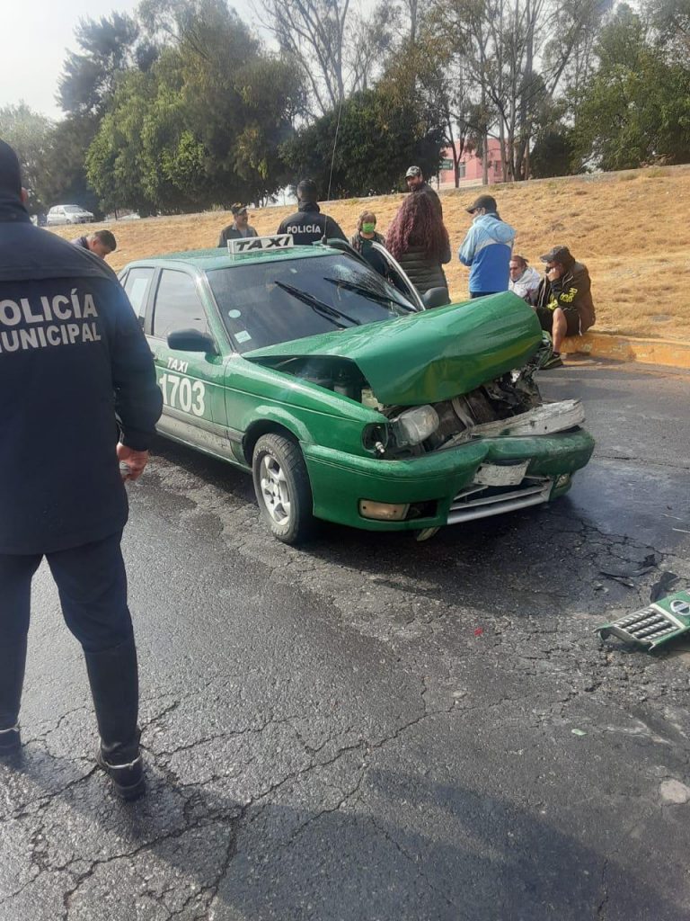Policía Víal de Soledad atiende percance automovilístico en Carretera Matehuala