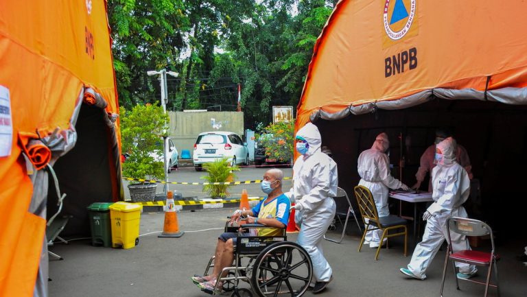 Indonesia alcanza un nuevo récord de infecciones diarias por covid-19