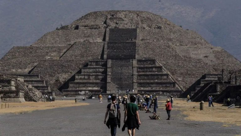 FGR asegura predio donde se realizan obras no autorizadas en Teotihuacan
