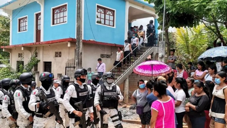 Oaxaca vive violentos enfrentamientos durante conteo de votos
