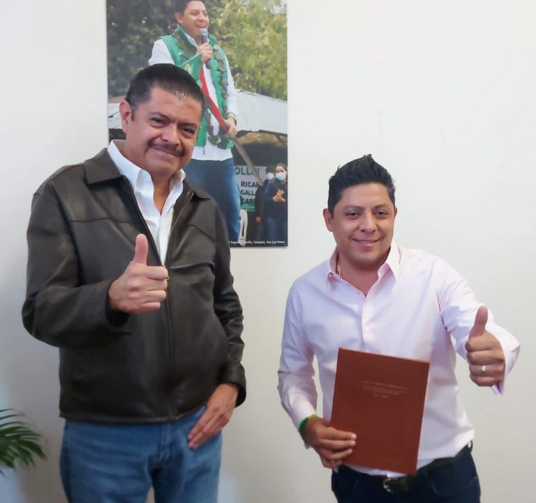 Arturo Segoviano reconoce el triunfo de Ricardo Gallardo y le entrega su plan de ciudadanización para el gobierno