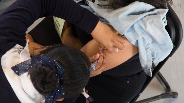 El martes 1 de junio se rompió récord de vacunación, según AMLO
