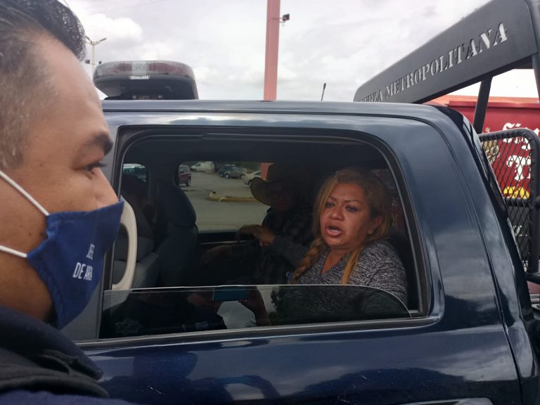 Policía estatal detiene sin justificación a candidata de Soledad, Marcela Galarza