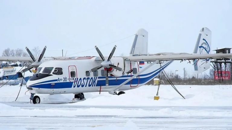 Encuentran con vida a todos los pasajeros de avión ruso desaparecido en Siberia