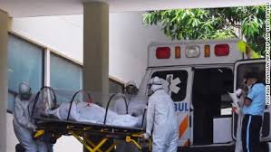 Hospitales siguen saturados y las muertes van al alza