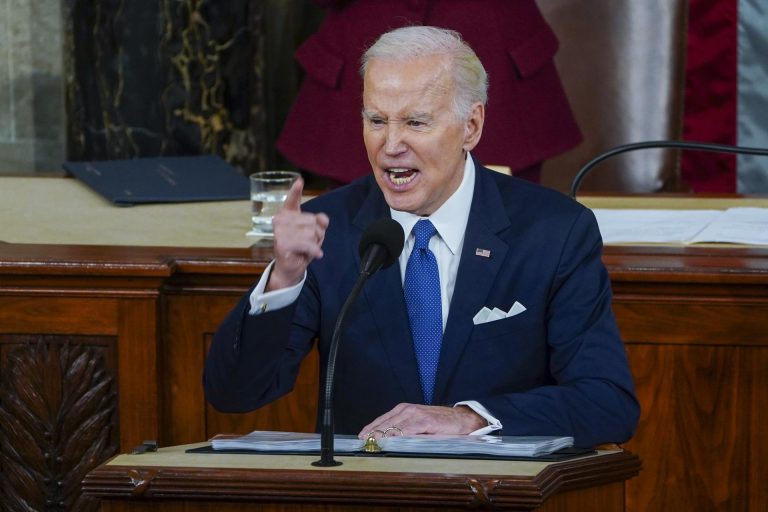 Biden pide “un gran esfuerzo” contra el tráfico de fentanilo en la frontera