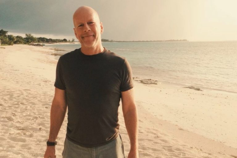 Bruce Willis padece demencia frontotemporal, revela Demi Moore