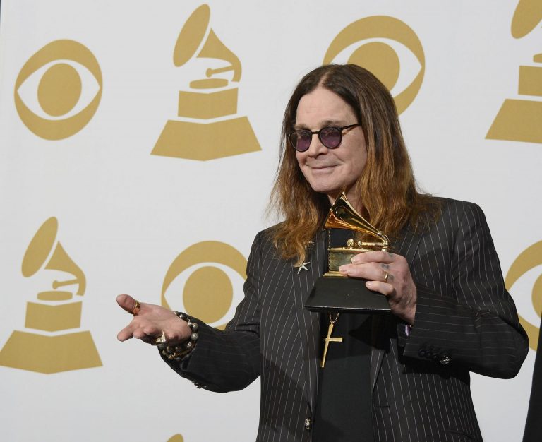 Ozzy Osbourne cancela su gira; mi cuerpo está débil, lamenta