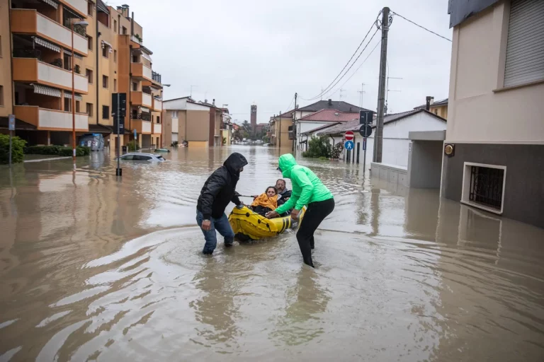 Más de 10 mil personas regresan a sus casas tras inundaciones en Italia