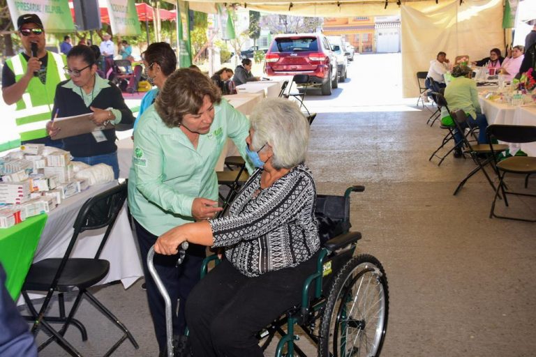 DIF de Soledad entrega 230 sillas de ruedas
