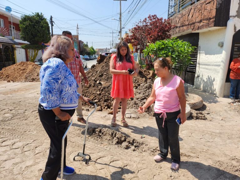 Leonor Noyola supervisa progreso de pavimentación en San Felipe