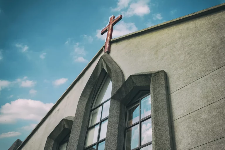 Cerca de 2 mil menores sufrieron abusos sexuales de 450 religiosos en Illinois