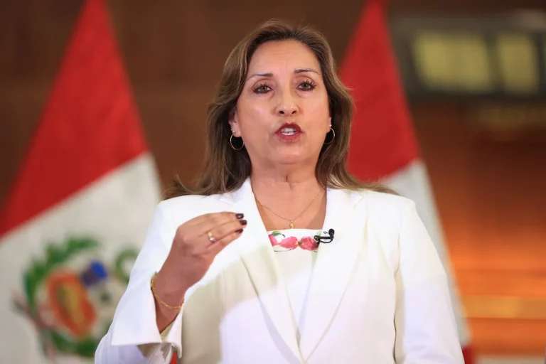 Gobierno de Perú se considera atacado por un “grupo ideológico de presidentes”