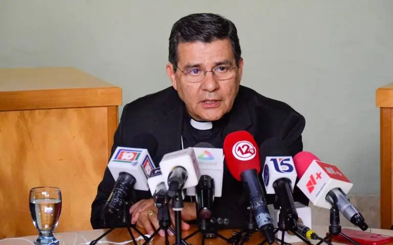 Atentan contra el arzobispo de Durango, Faustino Armendáriz Jiménez; se encuentra ileso