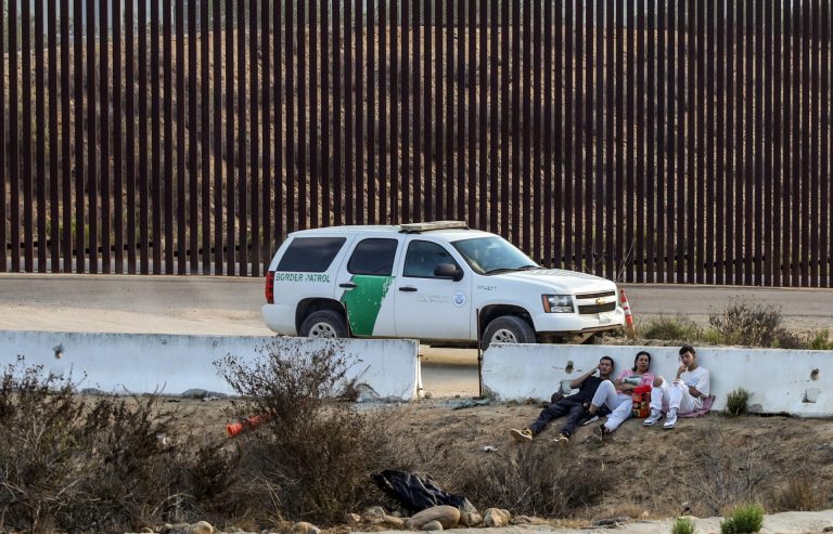 EE.UU. blindará frontera con México con mil 500 soldados