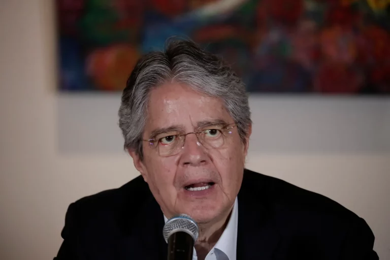 Lasso llega a su segundo año de Gobierno en medio de una “muerte cruzada” en Ecuador