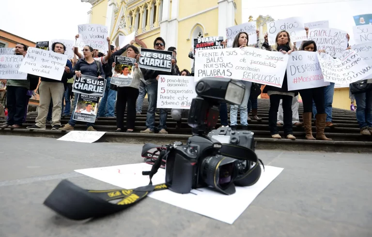 Asesinatos, persecución y exilio: el periodismo está bajo ataque en Centroamérica