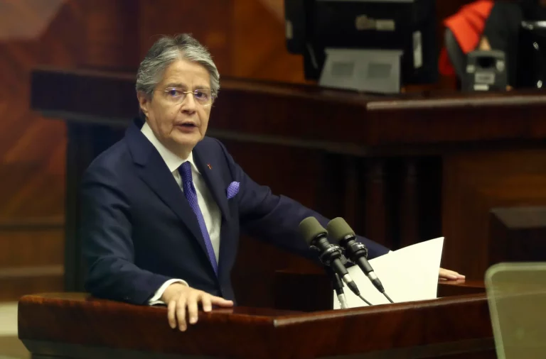 Presidente Lasso disuelve Parlamento de Ecuador en medio de juicio político