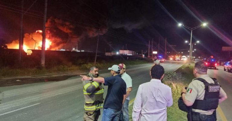Incendian pipas en Matamoros, Tamaulipas