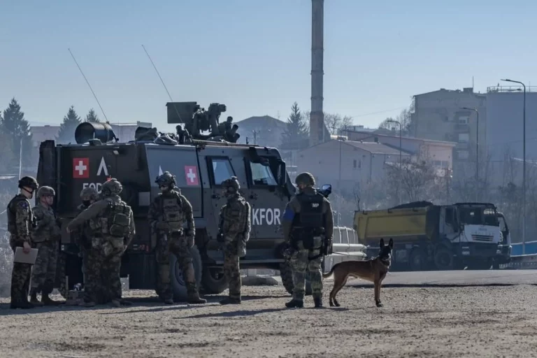 OTAN despliega 700 soldados más en Kosovo tras ataques a soldados aliados