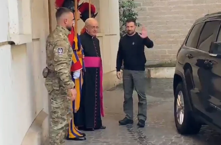Zelenski llega al Vaticano para reunirse con el papa Francisco