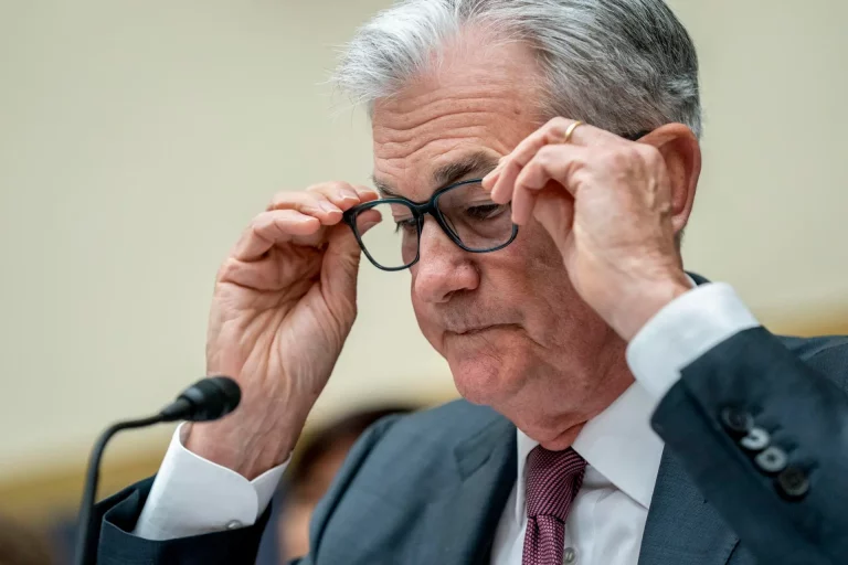 Powell reconoce ante Congreso de EE.UU. posibilidad de más subidas de tasas este año