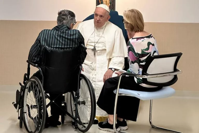 Papa Francisco será dado de alta este viernes tras su operación
