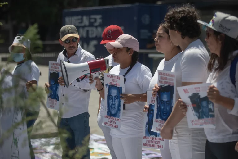 Papás mexicanos mantienen la búsqueda de sus hijos desaparecidos