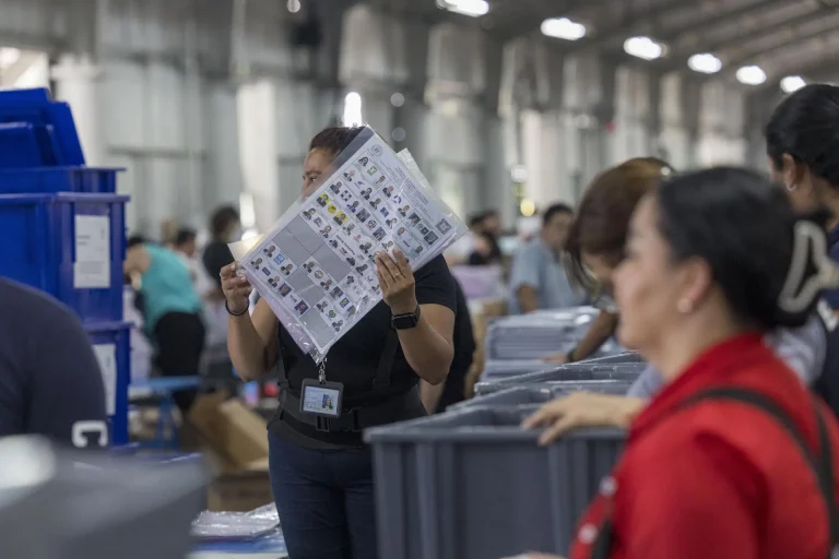 Guatemala celebra elecciones generales con 9.3 millones de personas