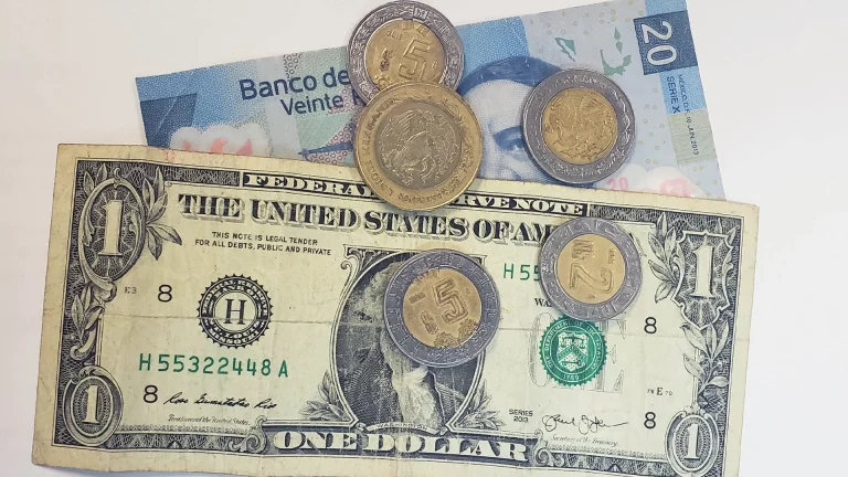 Peso mexicano llega a 17.07 unidades por dólar, nuevo mínimo en 2023
