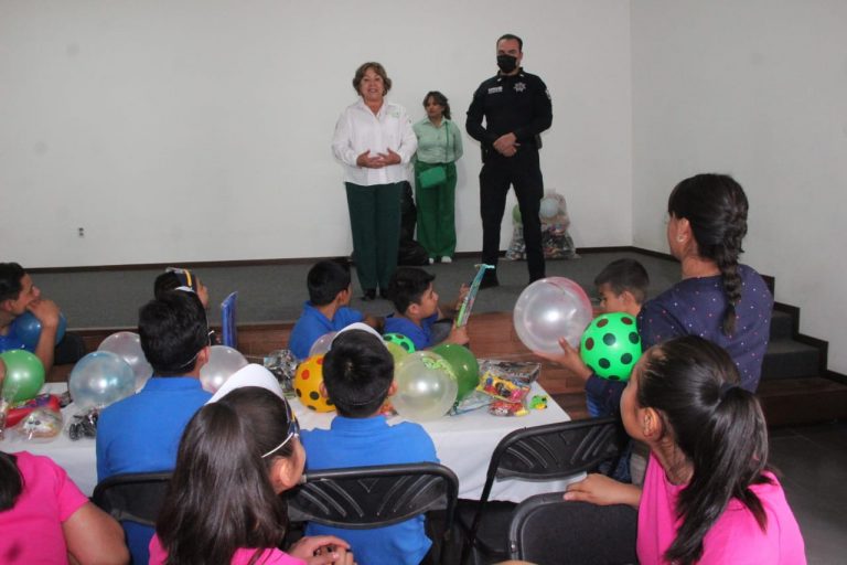 Policía de Soledad recibe a menores de Casa Hogar Betesda