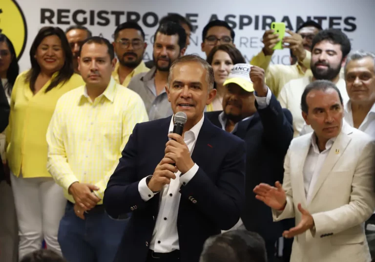 Miguel Ángel Mancera se registra para buscar la candidatura presidencial por el Frente Amplio