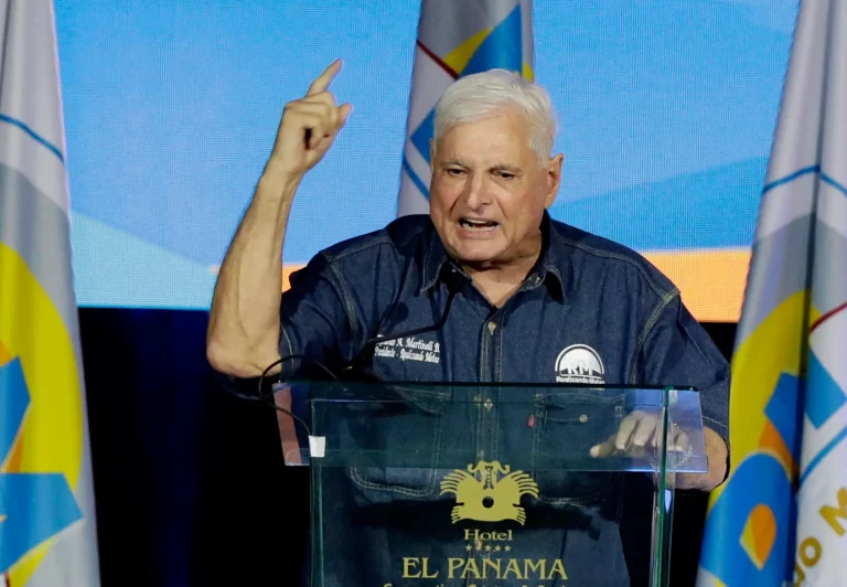 Condenan en Panamá al expresidente Ricardo Martinelli a 10 años de cárcel