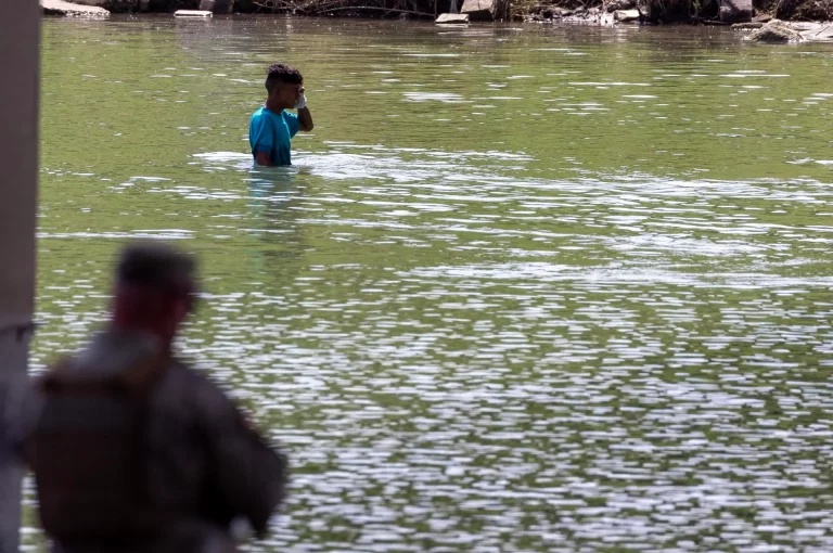 Hallan ahogados en el Río Bravo a una bebé y tres adultos