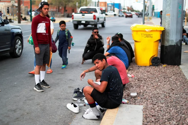 El Paso extiende medidas de emergencia por llegada masiva de migrantes