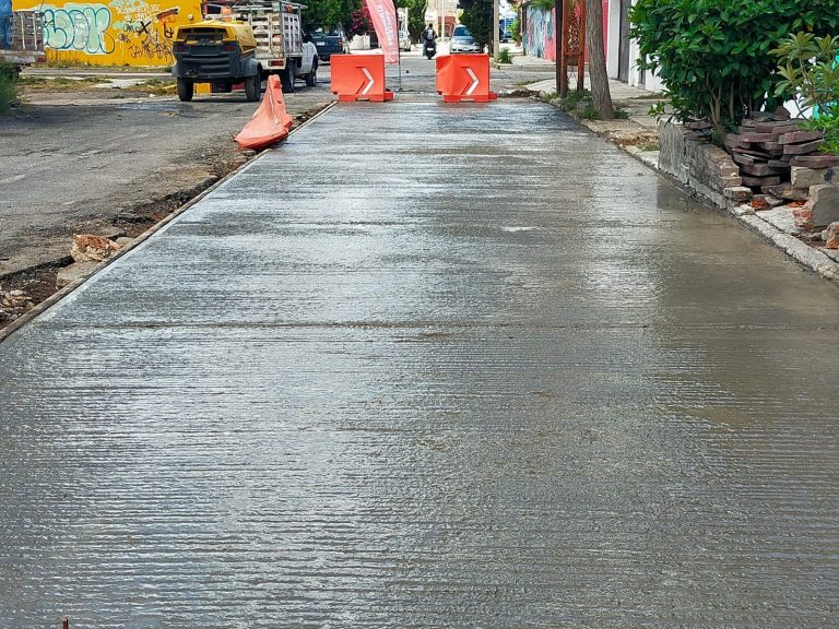 Ayuntamiento de San Luis Potosí realiza trabajos de bacheo en calles y avenidas de la ciudad