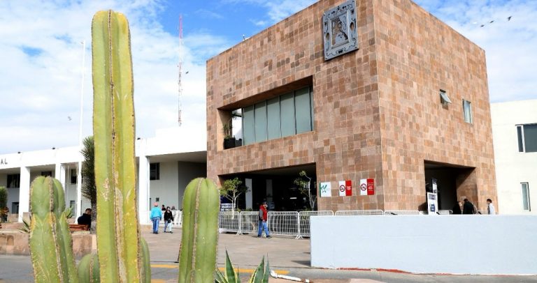 Analiza Dirección de Comercio del Ayuntamiento de SLP sanciones a empresa que organizó concierto de Luis Miguel sin autorización