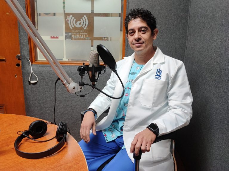 Dr. Jorge Adrián Mejía Cruz, Docente de la Facultad de Estomatología de la UASLP recibe reconocimiento “Maestro que deja huella”